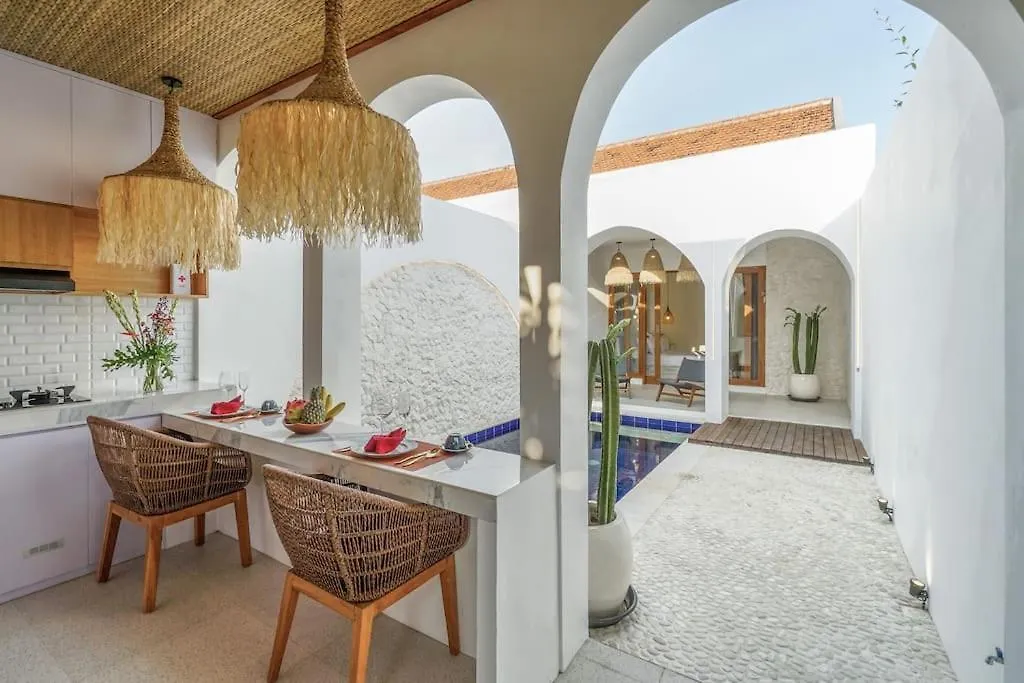 T&J4 - Romantic 1Br Pool Villa, Walk To Beach 우말라스